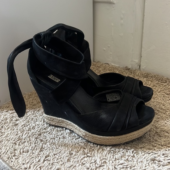 Ugg wedge sandles - Picture 1 of 8